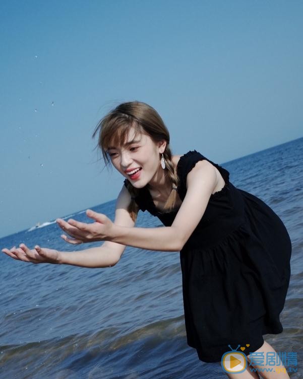 张鹤怡海边写真 张鹤怡高清写真_张鹤怡高清剧照