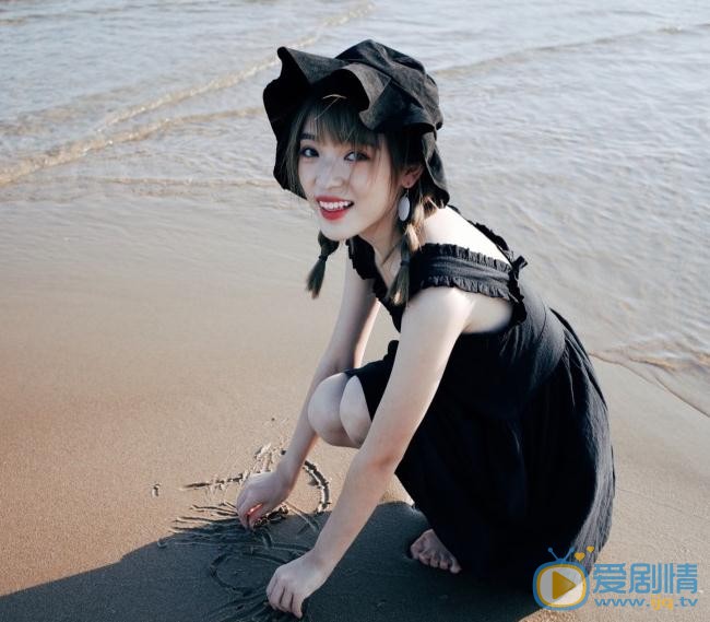 张鹤怡海边写真 张鹤怡高清写真_张鹤怡高清剧照