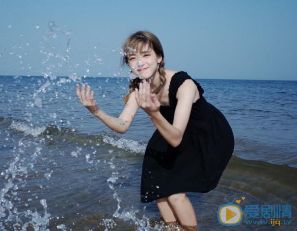 张鹤怡海边写真 张鹤怡高清写真_张鹤怡高清剧照