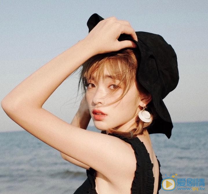 张鹤怡海边写真 张鹤怡高清写真_张鹤怡高清剧照