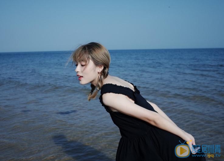 张鹤怡海边写真 张鹤怡高清写真_张鹤怡高清剧照