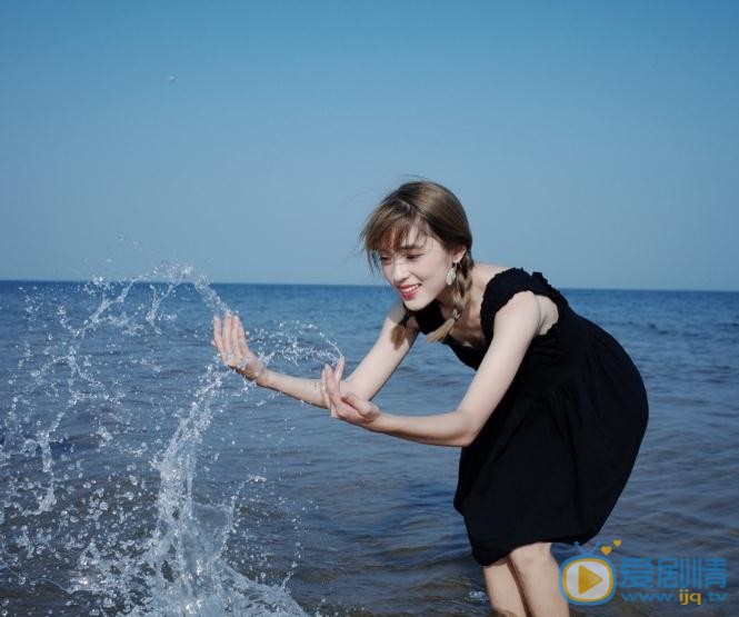 张鹤怡海边写真 张鹤怡高清写真_张鹤怡高清剧照