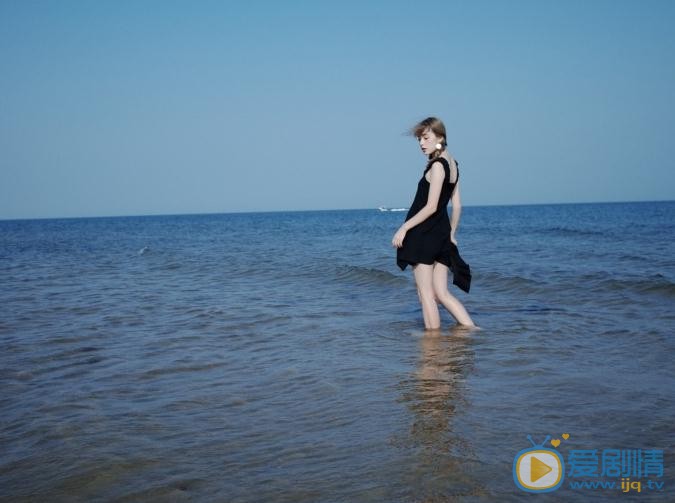 张鹤怡海边写真 张鹤怡高清写真_张鹤怡高清剧照