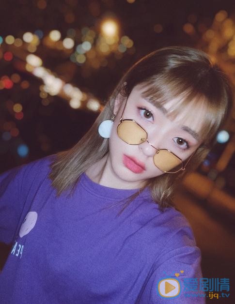 张鹤怡街拍写真 张鹤怡高清写真_张鹤怡高清剧照
