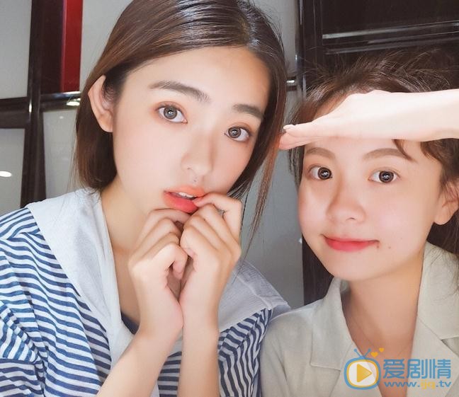 张鹤怡与人合照 张鹤怡高清写真_张鹤怡高清剧照