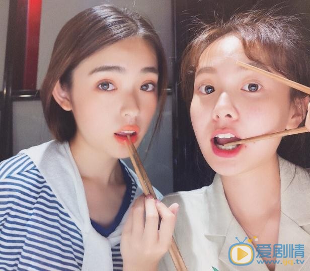 张鹤怡与人合照 张鹤怡高清写真_张鹤怡高清剧照