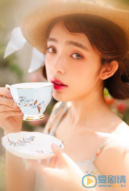 张鹤怡洛丽塔写真 张鹤怡高清写真_张鹤怡高清剧照