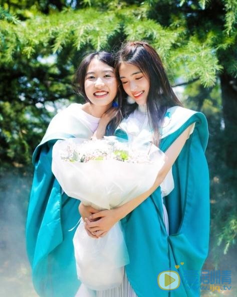 张鹤怡学士服写真 张鹤怡高清写真_张鹤怡高清剧照