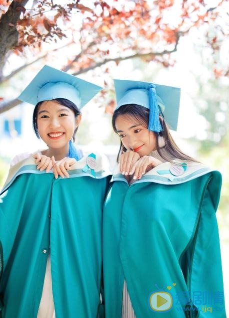 张鹤怡学士服写真 张鹤怡高清写真_张鹤怡高清剧照