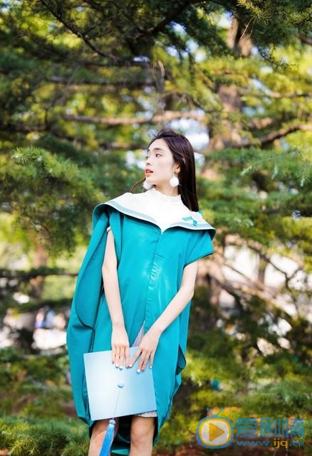 张鹤怡学士服写真 张鹤怡高清写真_张鹤怡高清剧照