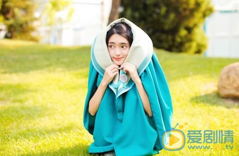 张鹤怡学士服写真 张鹤怡高清写真_张鹤怡高清剧照