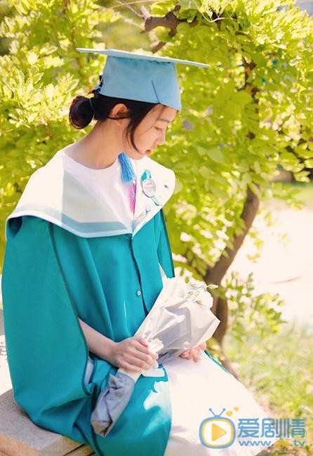 张鹤怡学士服写真 张鹤怡高清写真_张鹤怡高清剧照