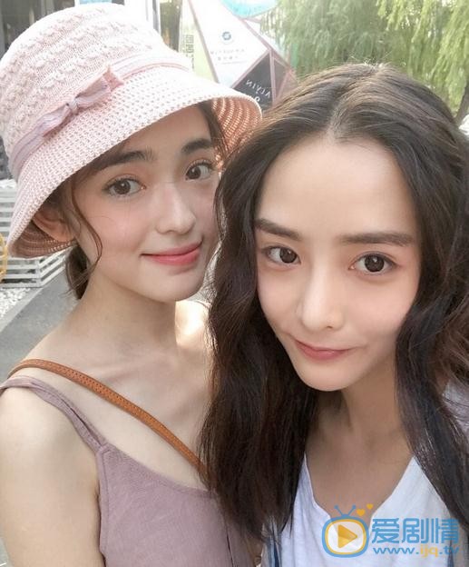 张鹤怡与人合照 张鹤怡高清写真_张鹤怡高清剧照
