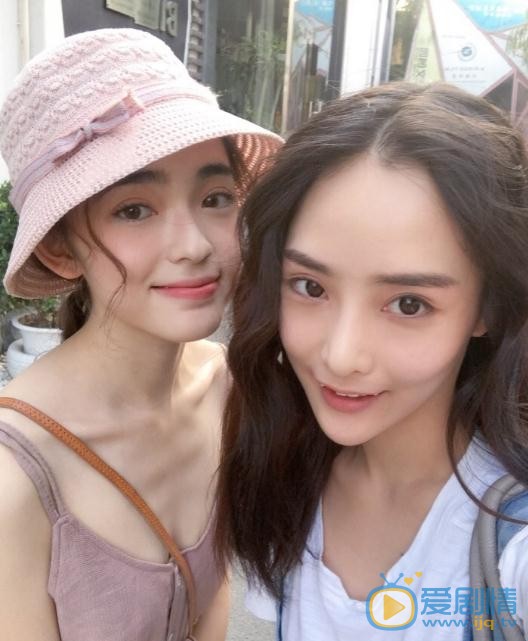 张鹤怡与人合照 张鹤怡高清写真_张鹤怡高清剧照