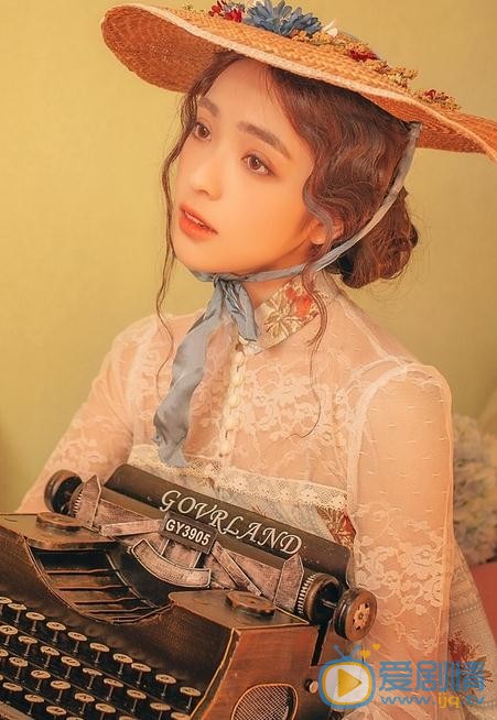 张鹤怡洛丽塔写真 张鹤怡高清写真_张鹤怡高清剧照