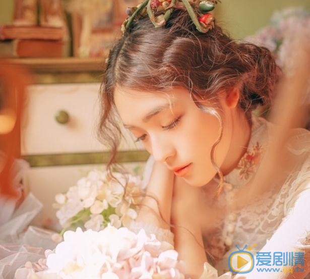 张鹤怡洛丽塔写真 张鹤怡高清写真_张鹤怡高清剧照