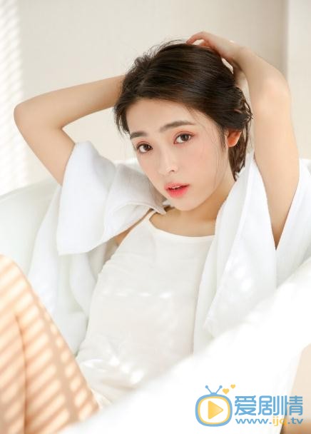 张鹤怡夏日写真 张鹤怡高清写真_张鹤怡高清剧照