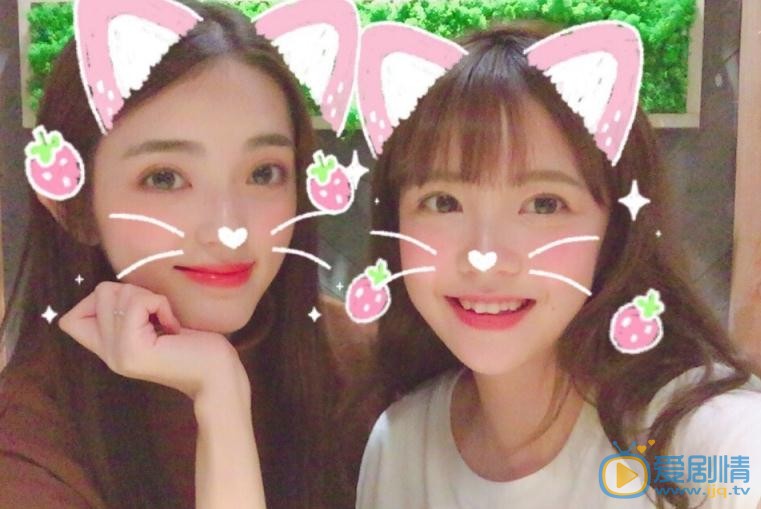 张鹤怡与人合照 张鹤怡高清写真_张鹤怡高清剧照