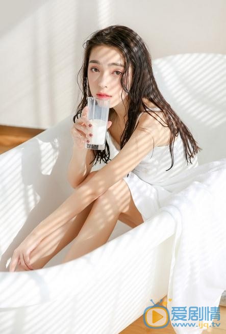 张鹤怡夏日写真 张鹤怡高清写真_张鹤怡高清剧照