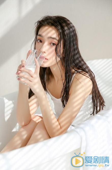 张鹤怡夏日写真 张鹤怡高清写真_张鹤怡高清剧照