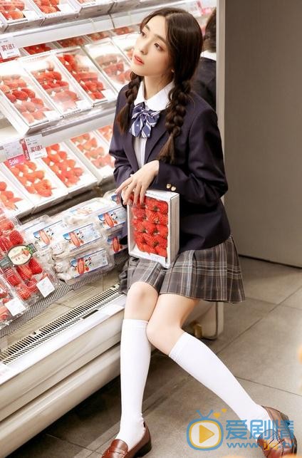 张鹤怡制服写真 张鹤怡高清写真_张鹤怡高清剧照