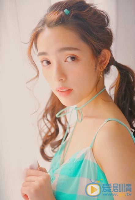 张鹤怡夏日写真 张鹤怡高清写真_张鹤怡高清剧照