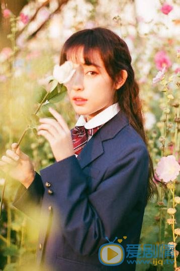 张鹤怡制服写真 张鹤怡高清写真_张鹤怡高清剧照