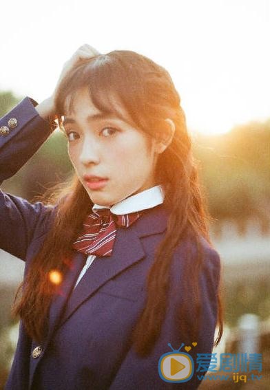 张鹤怡制服写真 张鹤怡高清写真_张鹤怡高清剧照