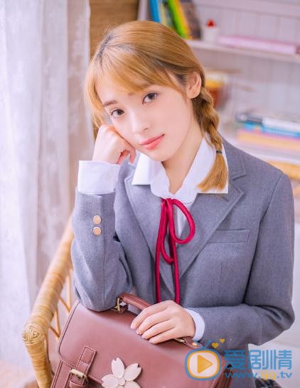 张鹤怡制服写真 张鹤怡高清写真_张鹤怡高清剧照