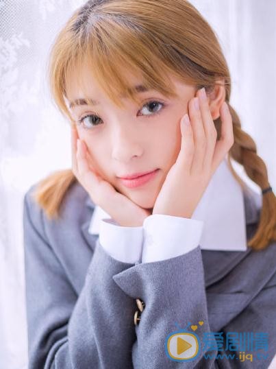 张鹤怡制服写真 张鹤怡高清写真_张鹤怡高清剧照