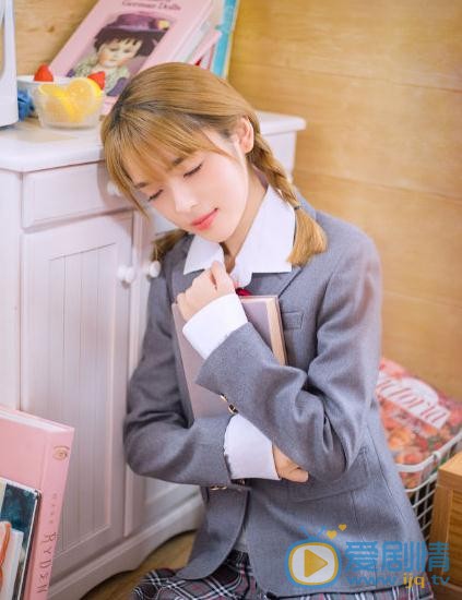张鹤怡制服写真 张鹤怡高清写真_张鹤怡高清剧照