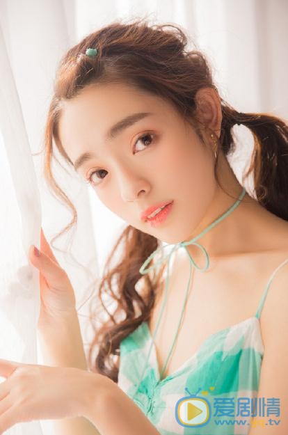 张鹤怡夏日写真 张鹤怡高清写真_张鹤怡高清剧照