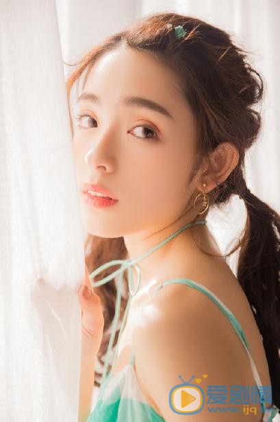 张鹤怡夏日写真 张鹤怡高清写真_张鹤怡高清剧照