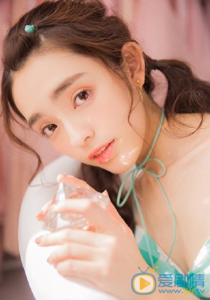 张鹤怡夏日写真 张鹤怡高清写真_张鹤怡高清剧照