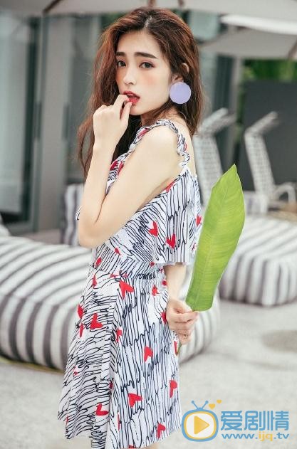 张鹤怡夏日写真 张鹤怡高清写真_张鹤怡高清剧照