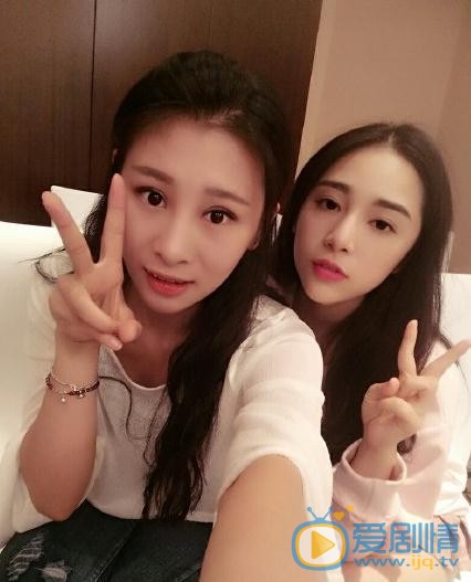 杨宛翊与人合照 杨宛翊高清写真_杨宛翊高清剧照