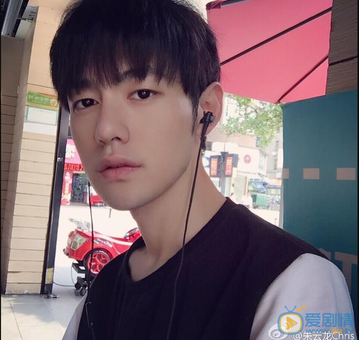 朱云龙生活照 朱云龙高清写真_朱云龙高清剧照