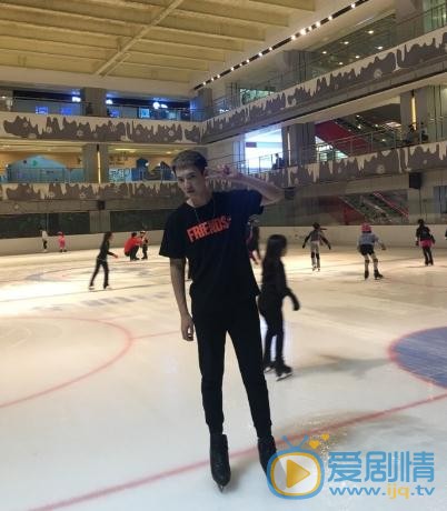 董岩磊街拍写真 董岩磊高清写真_董岩磊高清剧照