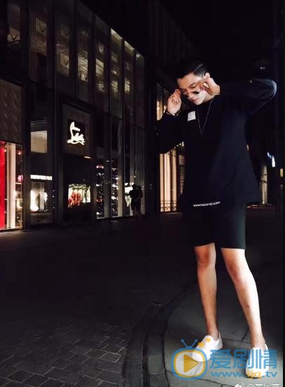 董岩磊街拍写真 董岩磊高清写真_董岩磊高清剧照