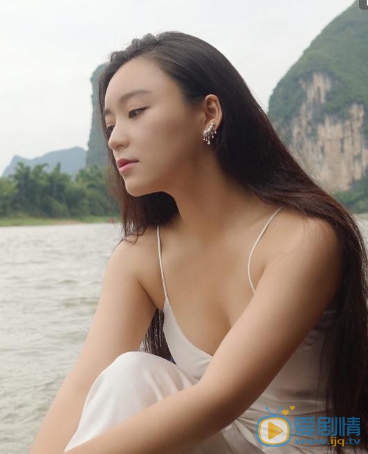 王亚楠海边写真 王亚楠高清写真_王亚楠高清剧照