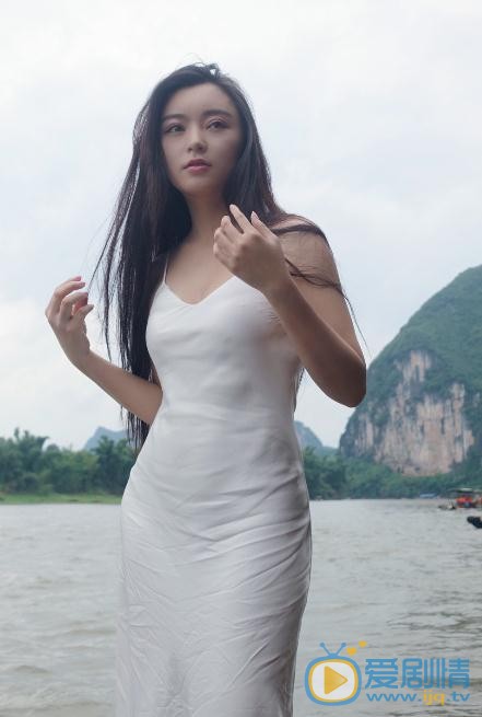 王亚楠海边写真 王亚楠高清写真_王亚楠高清剧照