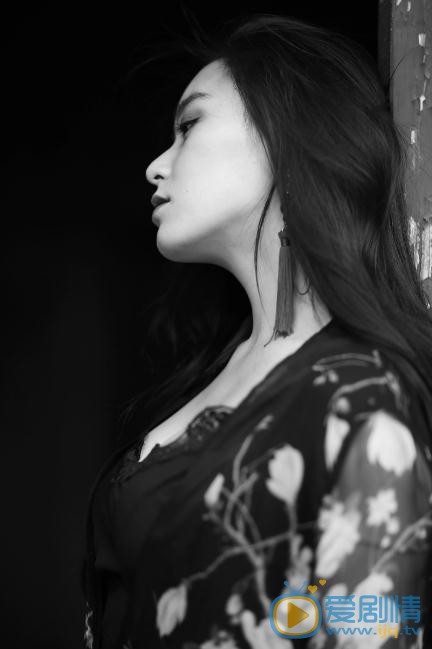 王亚楠黑白写真 王亚楠高清写真_王亚楠高清剧照