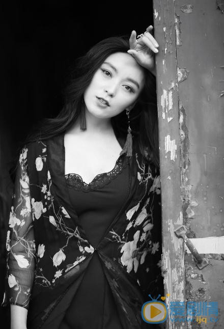 王亚楠黑白写真 王亚楠高清写真_王亚楠高清剧照