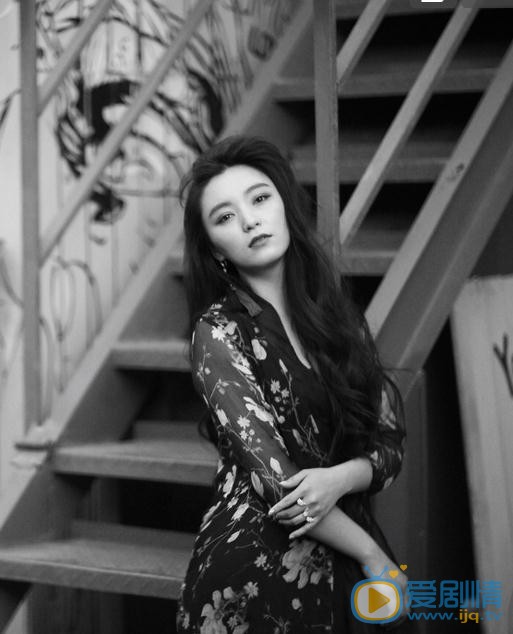 王亚楠黑白写真 王亚楠高清写真_王亚楠高清剧照