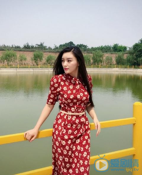 王亚楠街拍写真 王亚楠高清写真_王亚楠高清剧照