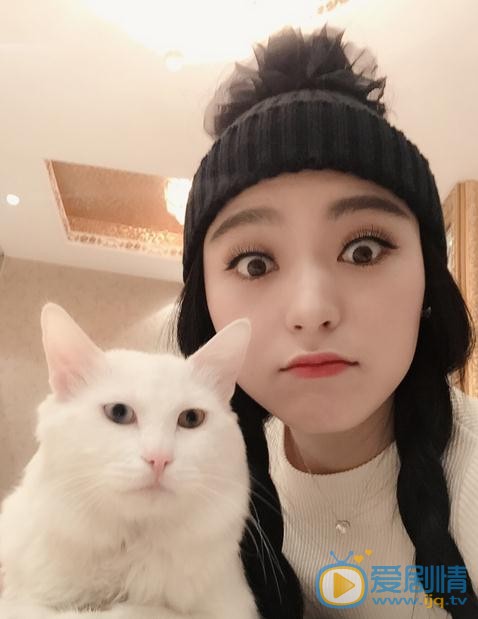 王亚楠宠物合照 王亚楠高清写真_王亚楠高清剧照