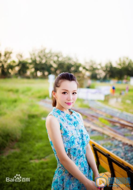 王紫伊唯美街拍 王紫伊高清写真_王紫伊高清剧照