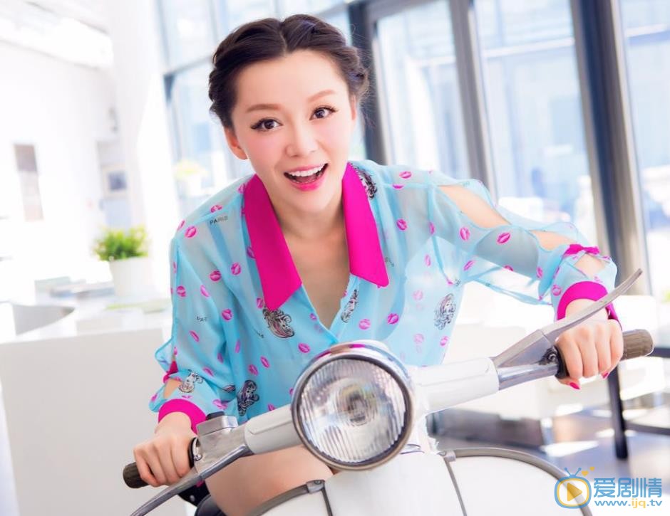 王紫伊唯美街拍 王紫伊高清写真_王紫伊高清剧照
