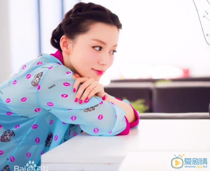 王紫伊唯美街拍 王紫伊高清写真_王紫伊高清剧照