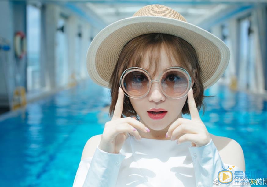 王紫伊唯美街拍 王紫伊高清写真_王紫伊高清剧照